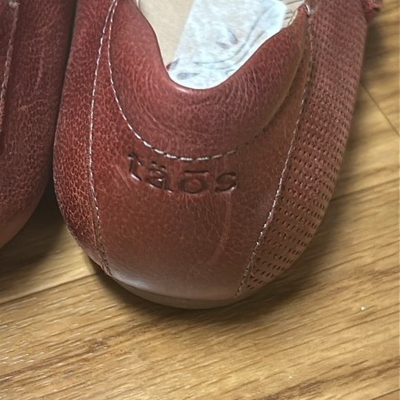 TAOS RED MARY JANE FLAT SZ 8.5 - Picture 5 of 9